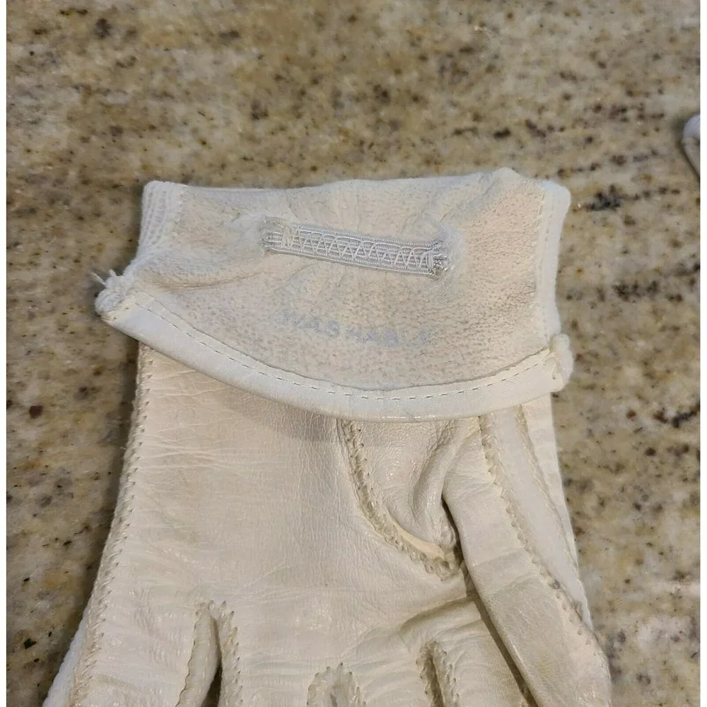 Vintage White Soft Leather Stretch Gloves. Women's M . Button Accent
